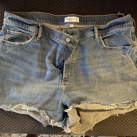 Curve Love Hogh Rise 4” Mom Short - Picture 2 of 2